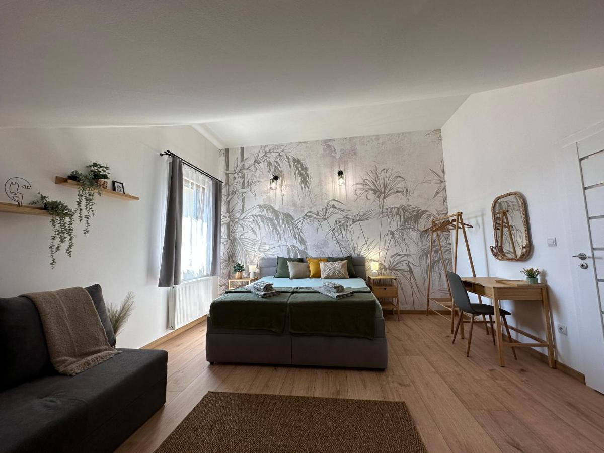 Green Apartment - City Centre - Main Square Ліптовський Мікулаш Екстер'єр фото