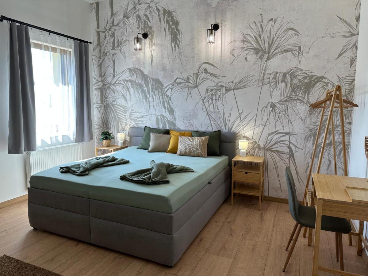 Green Apartment - City Centre - Main Square Ліптовський Мікулаш Екстер'єр фото