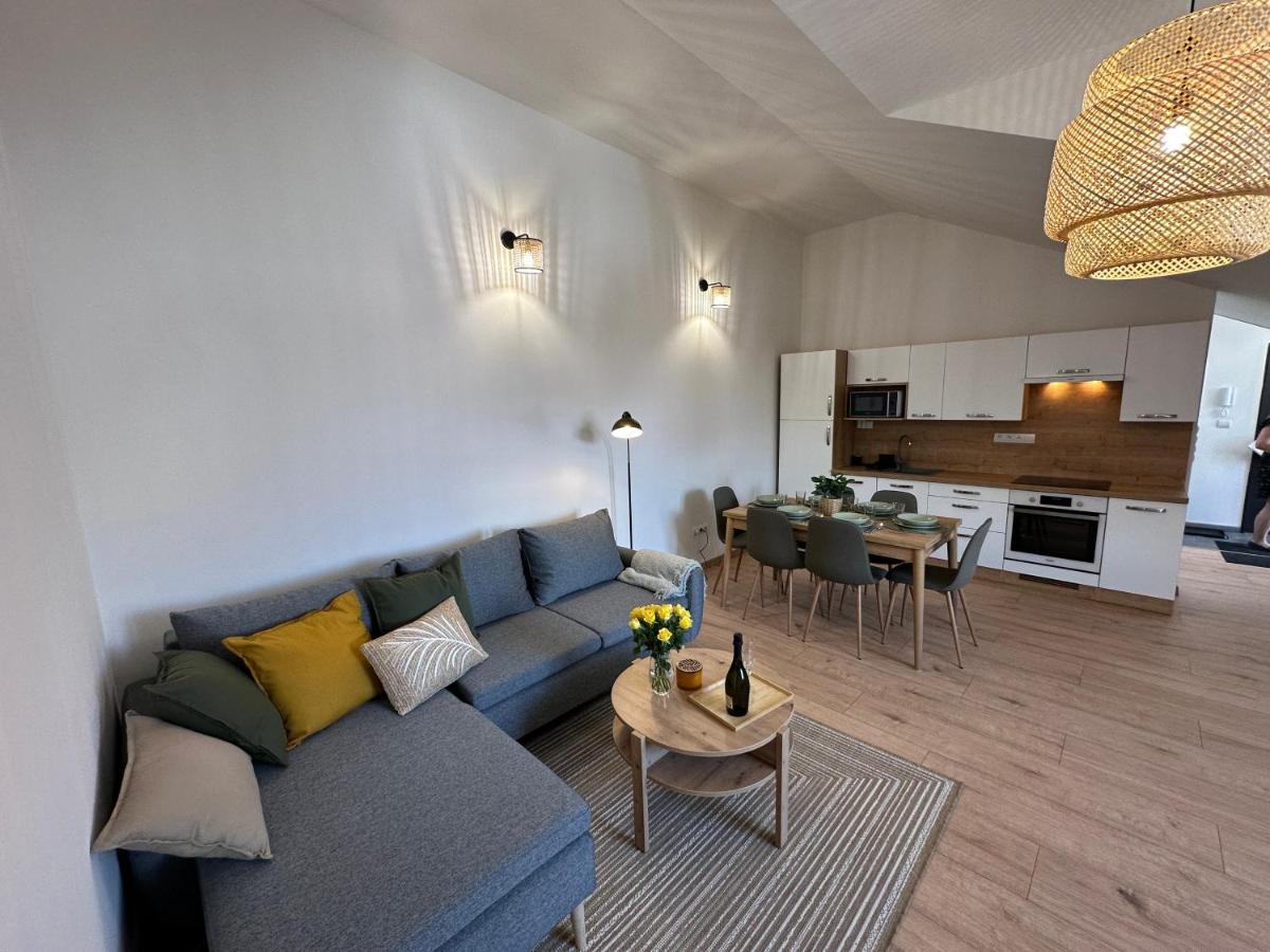 Green Apartment - City Centre - Main Square Ліптовський Мікулаш Екстер'єр фото