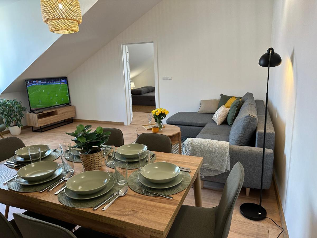 Green Apartment - City Centre - Main Square Ліптовський Мікулаш Екстер'єр фото