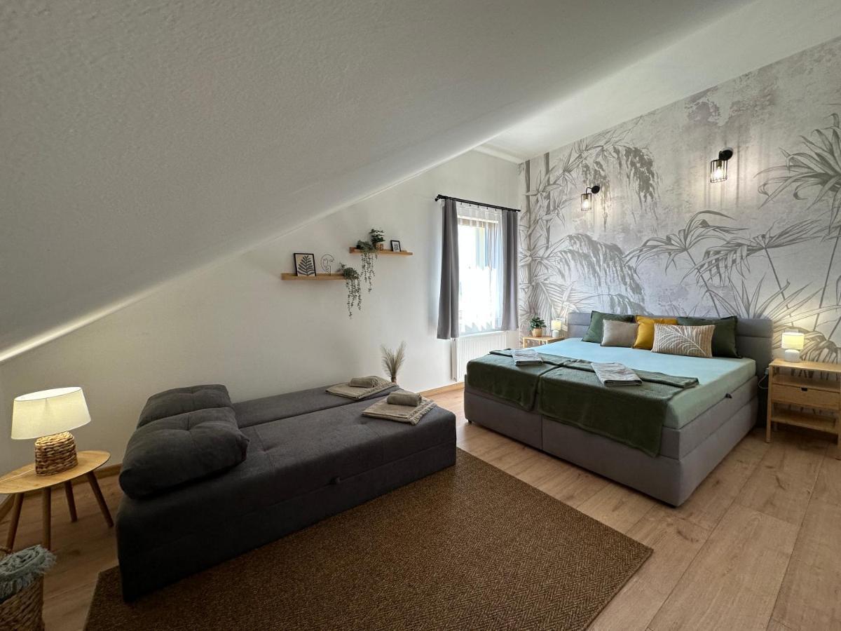 Green Apartment - City Centre - Main Square Ліптовський Мікулаш Екстер'єр фото